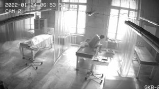 Video: un supuesto muerto vuelve a la vida y abandona la morgue caminando
