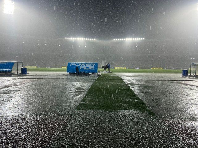 Diluvio en el partido River ante Independiente Rivadavia. Diluvio en el partido River ante Independiente Rivadavia.