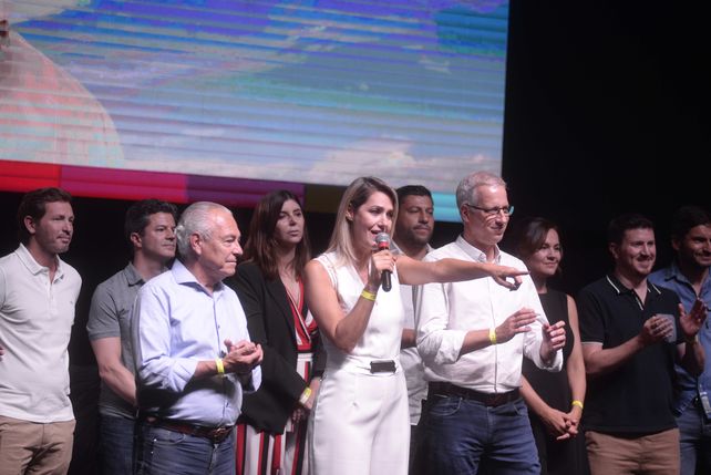 Carolina Losada canalizó el voto bronca y representará a Santa Fe en el Senado. La UCR se anota un triunfo y buscará liderar el proyecto opositor en la provincia para el 2023.&nbsp;