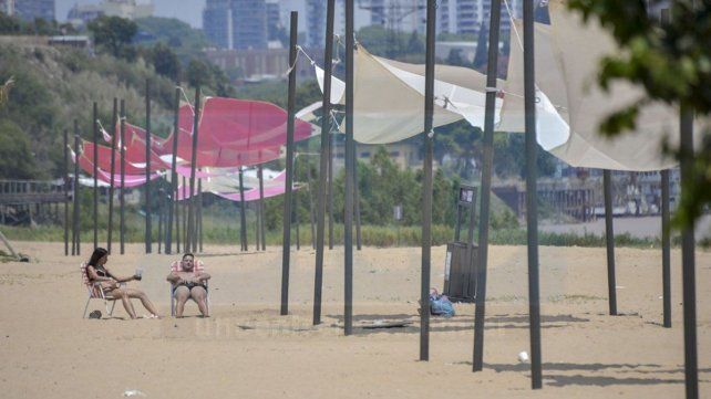 Avanzan los trabajos de recuperación de la playa del balneario Thompson