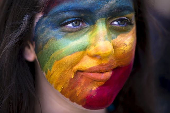 Los colores del arco iris significan la diversidad de las minorías sexuales y hoy son una bandera de lucha.