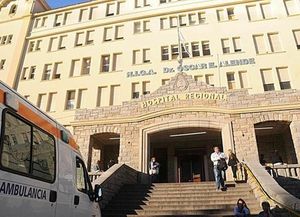 Un hombre apuñaló a su ex esposa en su casa y luego se clavó el cuchillo en el pecho