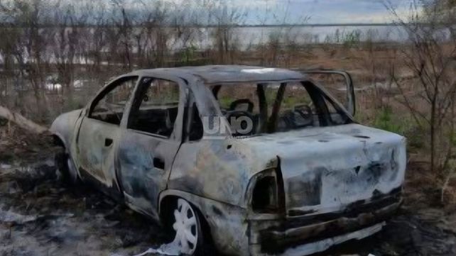 Villa Gobernador Gálvez: hallaron dos cadáveres calcinados dentro de un auto y sospechan un doble crimen