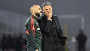 Javier Pinola junto a Martín Demichelis durante su etapa en el Millonario.