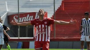 Andereggen hizo 8 goles en 9 partidos jugando de extremo