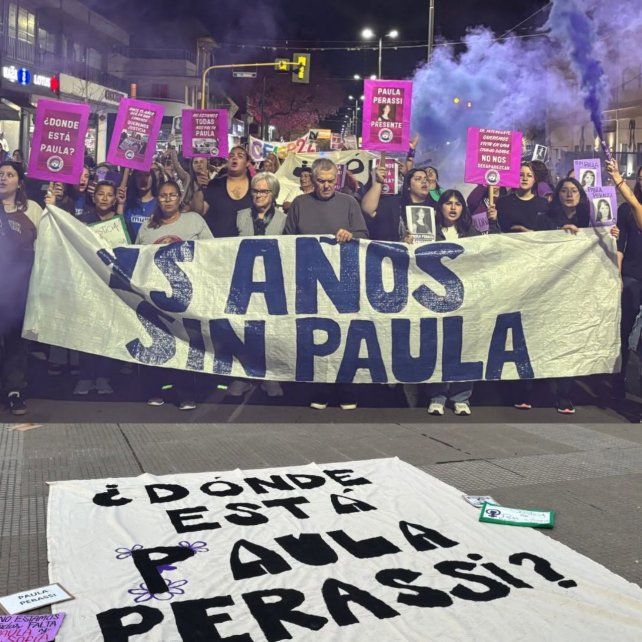 Los padres de Paula Perassi encabezaron una marcha en San Lorenzo el viernes 18 de septiembre de 2026
