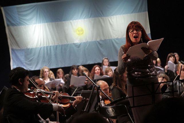 Con una velada de gala, comenzaron los actos por el 25 de Mayo