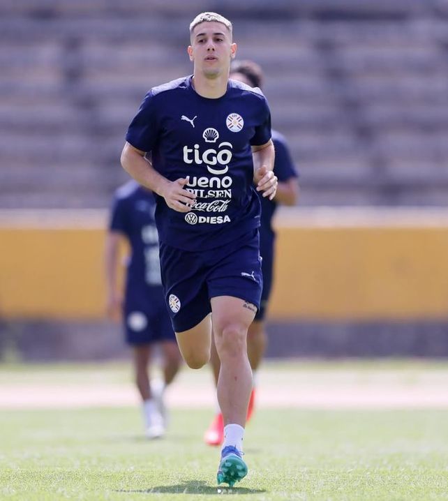 Agustín Sández jugó unos pocos minutos en el empate de Paraguay frente a Brasil.