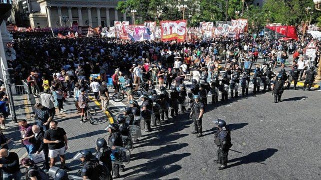 El gobierno nacional presentó una denuncia judicial por presunta extorsión contra las organizaciones sociales
