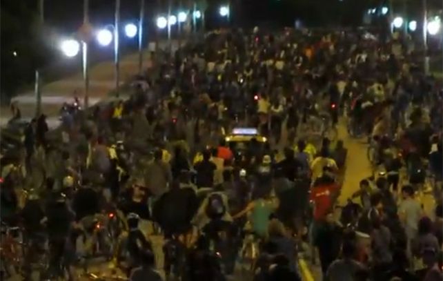 Se entregó a la policía el taxista que atropelló a los ciclistas de Masa Crítica