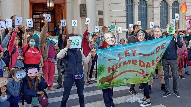 En Paraná marcharon por una Ley de Humedales consensuada.