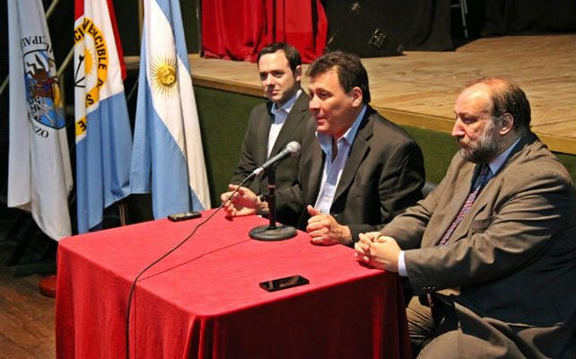 Presentación. Raimundo (centro) destacó la importancia del programa.