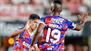 Unión confirmó que José Angulo deberá ser operado en una de sus rodillas