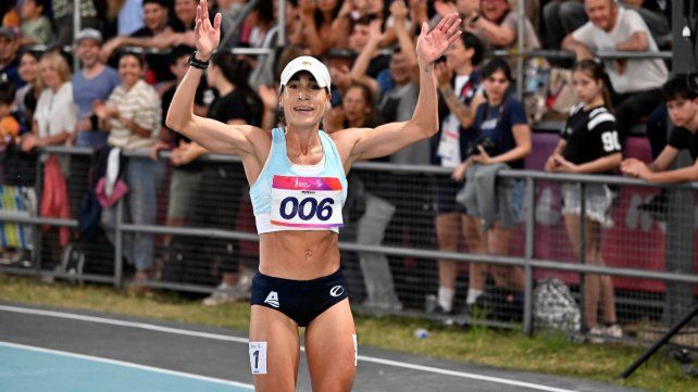 Belén Casetta ganó los 3.000 metros con obstáculos y fijó nuevo récord en Santa Fe.