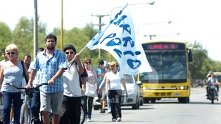 En pie de lucha, cientos de vecinos defienden su acceso al transporte