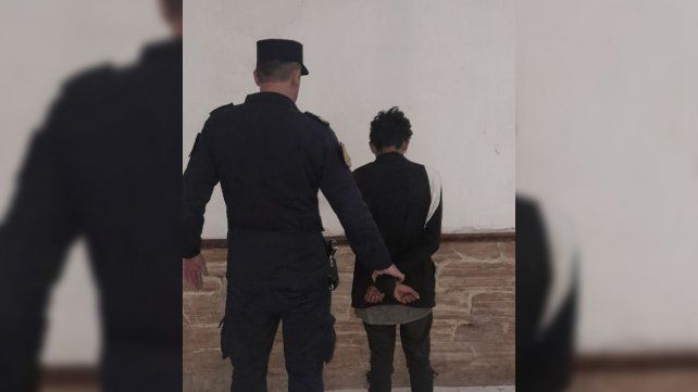 Un joven fue detenido en La Paz tras pelear con su hermano y lesionar a su madre.