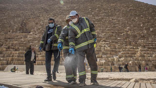 Las pirámides de Giza están siendo desinfectadas por el coronavirus