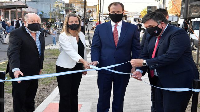 El mandatario y el intendente Martín Oliva; Gustavo Bordet