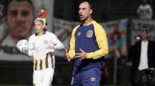 Matías Lequi se muestra enérgico. Falló no solo en no imponer a Malcorra en el penal sino en sacar a Caramelo Martínez.
