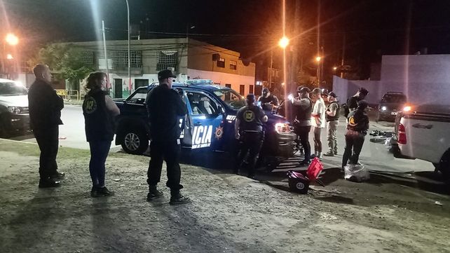 Los policías fueron detenidos la noche del lunes en Ayacucho al 6800
