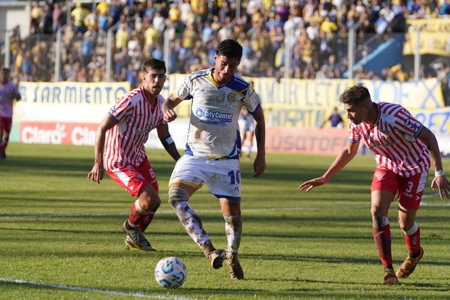 Enzo Giménez viene de hacer un buen partido por Copa Argentina y de convertir frente a Vélez.