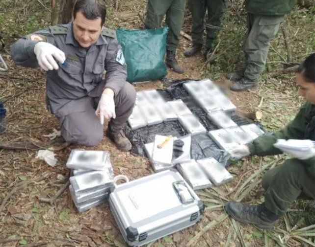 Personal de Gendarmería halló otra bolsa con cocaína que era transportada en la avioneta estrellada en Chaco.&nbsp;