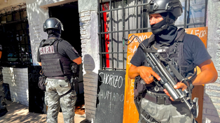 Operativo de seguridad y agentes de policía en el lugar de los hechos.