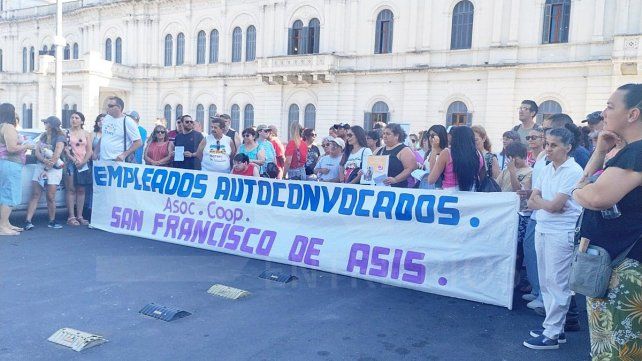 Los 117 jóvenes y adultos con discapacidad severa que asisten a la escuela especial y centro de día San Francisco de Asís de Paraná no tienen atención