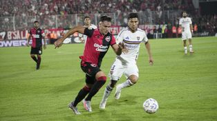 Augusto Schott reemplazó a Armando Méndez en el primer tiempo, en lo que fue la derrota de Newells ante Boca.