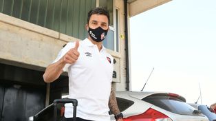 El micro que trasladaba a Newells estuvo demorado en el peaje de General Lagos