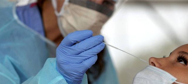 Los pacientes que permanecen internados con coronavirus en las distintas unidades de terapia intensiva (UTI) del país son 555.