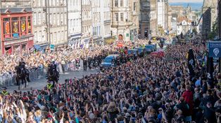 Los británicos comienzan a despedirse de Isabel II en Edimburgo