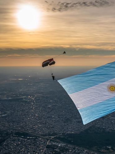 El paracaidista rosarino que desafía todos los récords