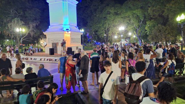 En Concepción del Uruguay marcharon contra el DNU y la Ley Ómnibus. Hubo cuestionamientos a los puntos que afectan al sector de la cultura.