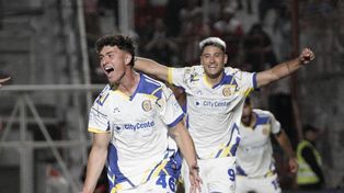 El único festejo de Ignacio Ovando. El juvenil de Central, que fue una de las grandes apariciones de 2025. grita su gol ante Instituto.
