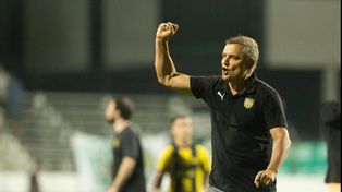 “Es difícil, sí, pero es un objetivo que tenemos: tratar de que Peñarol sea competitivo, sostuvo Diego Aguirre, DT del carbonero.