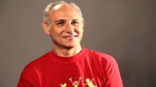 Raúl Manfredini representa para varias generaciones un ícono de permanente crecimiento y entrega hacia el público que lo admira desde sus inicios, destacó la Asociación Cultural Teatro Dante.