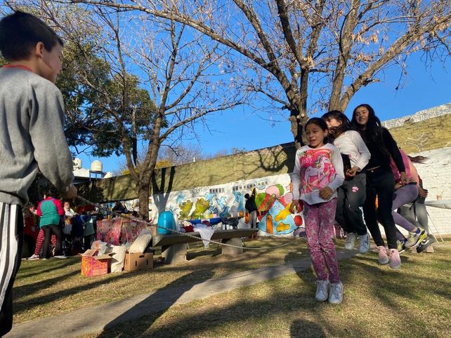 Ocho escuelas del Distrito Norte pintaron murales en homenaje a Sergio Raúl Desza