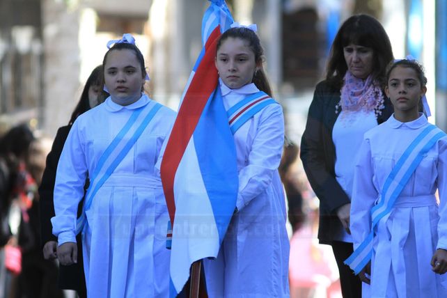 Todo el color del desfile del 25 de Mayo, en Paraná
