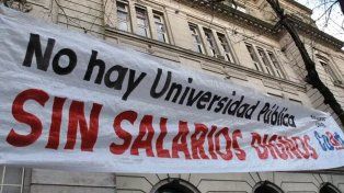 Entidades que nuclean a docentes universitarios analizan medidas de fuerza para exigir la actualización de los salarios