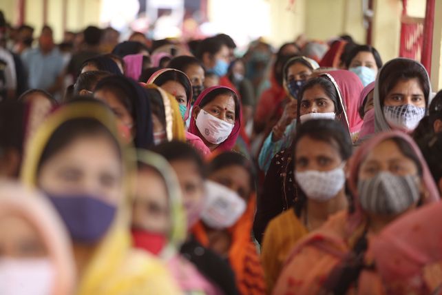 El recrudecimiento de la pandemia en India afecta a la provisión mundial de vacunas anti Covid-19