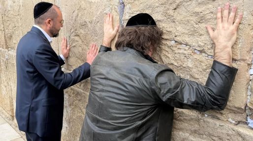 Javier Milei llegó a Israel y visitó el Muro de los Lamentos