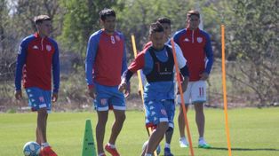 Juan Azconzábal comienza a parar formaciones en Unión