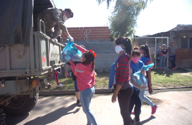 En Cinco Días Se Entregaron Más De 7000 Bolsones De Comida Y Limpieza 6590