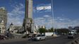 El mástil del Monumento con la bandera a media asta. Tres días de duelo. El mástil del Monumento con la bandera a media asta. Tres días de duelo.