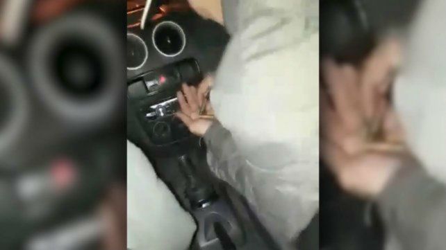 Se entregó un joven filmado mientras disparaba desde un auto en una balacera