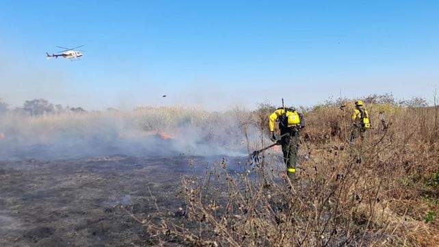 Sigue el combate contra los incendios en islas entrerrianas. Según el SNMF este sábado se registran focos activos en Victoria