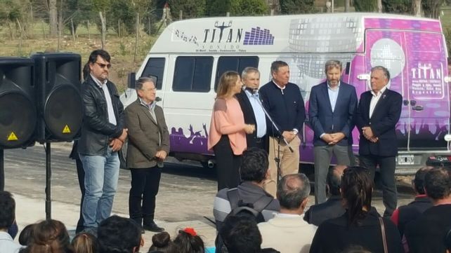 El acto se realizó frente a las nuevas viviendas.&nbsp; Foto gentileza Mario Chesini.&nbsp;