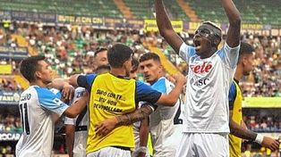 Napoli doblegó 5-2 a Hellas Verona en un partido que cerró la jornada inicial de la Liga italiana de fútbol.