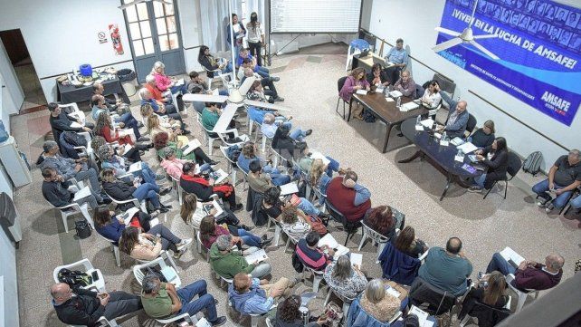 Amsafé rechazó la propuesta paritaria y convocó a un paro de 24 horas para el miércoles 14 de mayo Amsafé rechazó la propuesta paritaria y convocó a un paro de 24 horas para el miércoles 14 de mayo